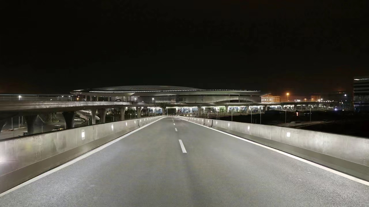 《路橋防眩護欄燈具：提升道路品質與安全的利器》